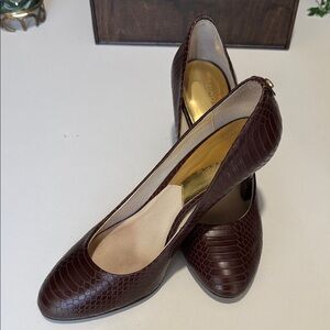 Michael Kors Brown Croc-Embossed Pointed Pumps